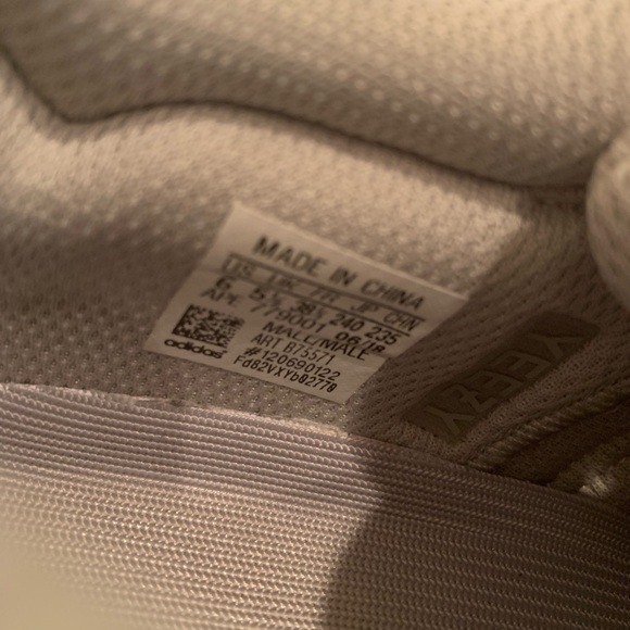 ADIDAS YEEZY BOOST 700 Waverunner - Picture 6 of 6